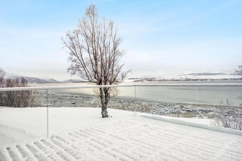 Hus Med Egen Strandlinje Tromso Exterior photo