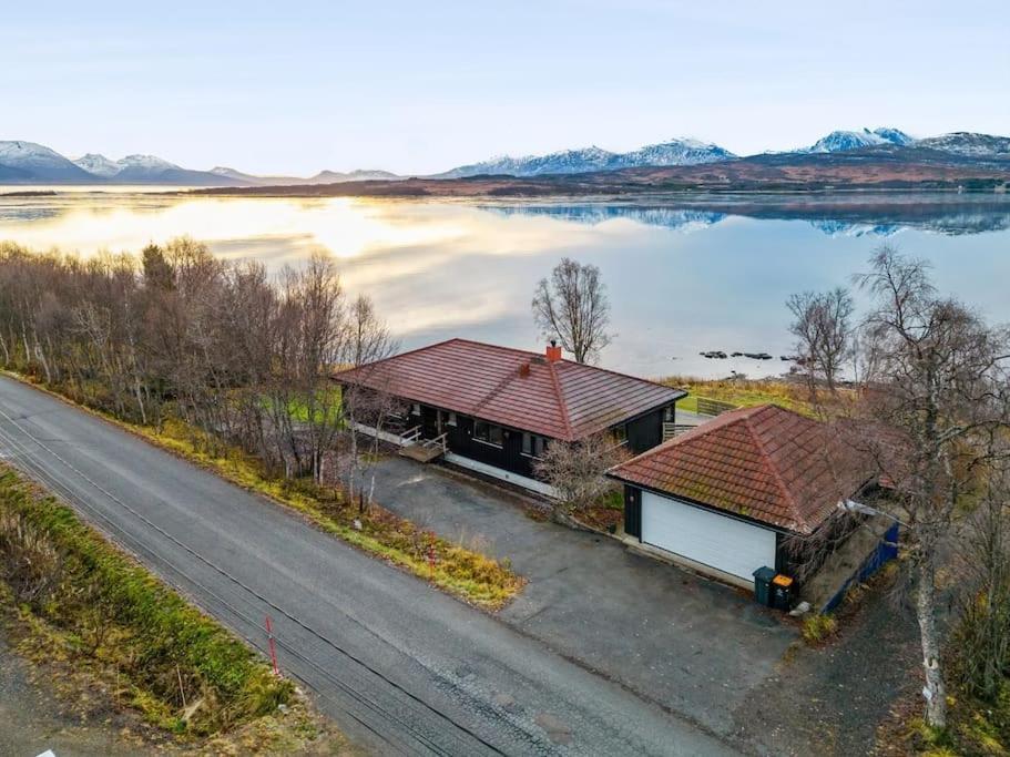 Hus Med Egen Strandlinje Tromso Exterior photo