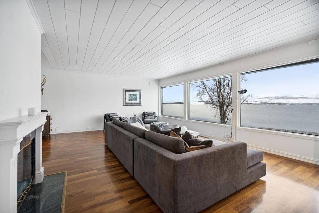 Hus Med Egen Strandlinje Tromso Exterior photo